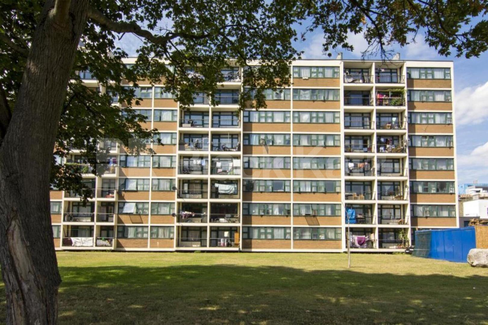 Modern studio apartment right by Aldgate Station Christian Street , Whitechapel 